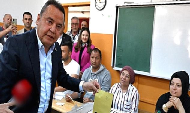 Antalya Büyükşehir Belediye Başkanı Muhittin Böcek Oyunu Kullandı