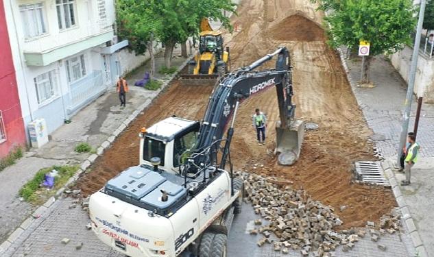 Aydın Büyükşehir Belediyesi Efeler Şerbetçi Caddesi’nde Sıcak Asfalt Çalışmalarına Başladı