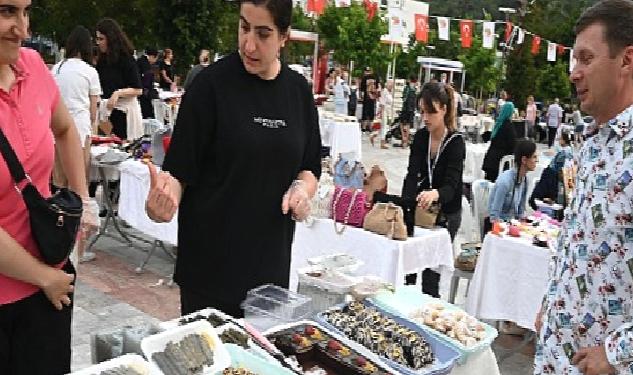 Kemer’de üreten ev hanımları kermesi yapıldı