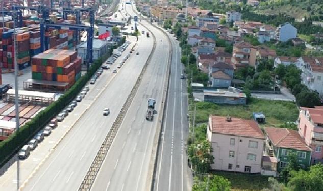 Körfez’de asfaltlanan caddelerin yol çizgileri çekildi