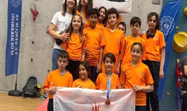 Nevşehir Belediyesi Gençlik ve Spor Kulübü sporcuları, katıldıkları Spor Tırmanış Küçükler C-D-E (Lider) Türkiye Şampiyonası’ndan iki Türkiye ikinciliği derecesi ile döndü