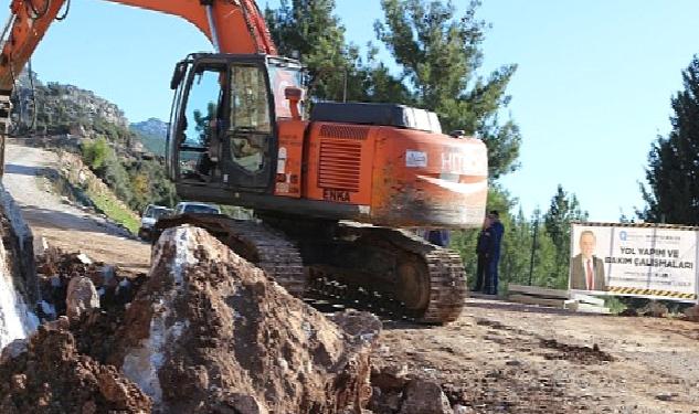 Akseki’de bozulan yollar onarılıyor