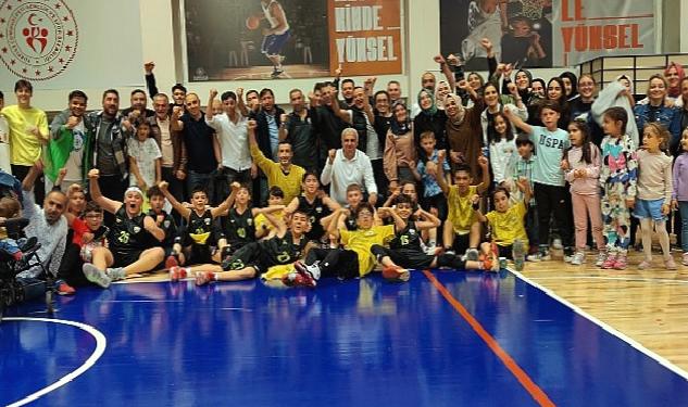 Büyükşehir Belediyespor Basketbolda Alt Yaş Kategorilerinde İki Şampiyonluk Birden Kazandı