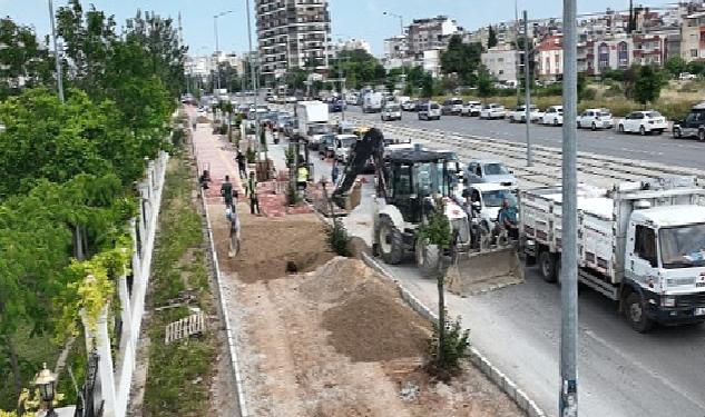 Büyükşehir Sakarya Bulvarı’nda kaldırımları yeniliyor