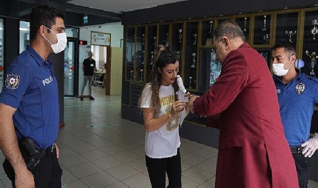 Çalık sınava saniyeler kala genç adayın yardımına koştu