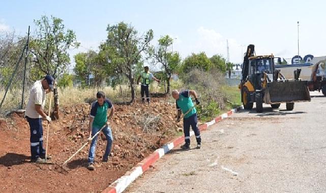 Mersin Yenişehir Belediyesi park ve yeşil alanlarda çalışmalarını sürdürüyor