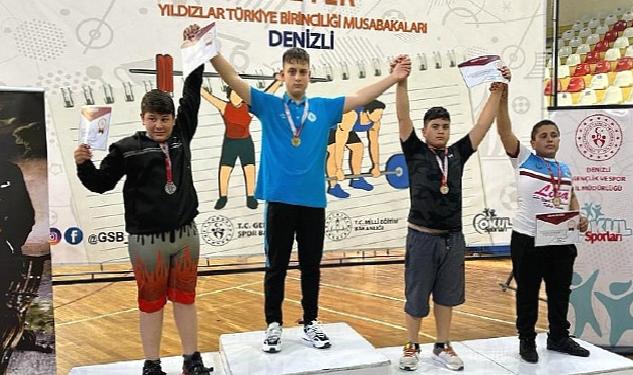 Nevşehir Belediyesi gençlik ve Spor Kulübü haltercileri şampiyonaya damga vurdu