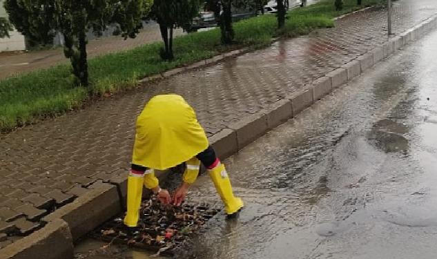 Nevşehir’de etkili olan sağanak yağış ve sonrasında belediye ekipleri yoğun bir çalışma yürüttü