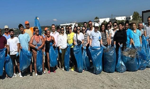 Seferihisar’da Çevre Günü’nde plaj temizliği