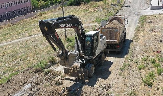 Aydın Büyükşehir Belediyesi Söke’de yol yapım çalışmalarına devam ediyor