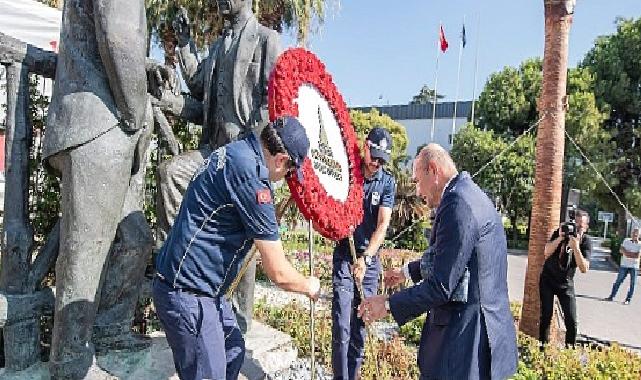 Başkan Soyer’den Ata’ya ve İnönü’ye saygı çelengi