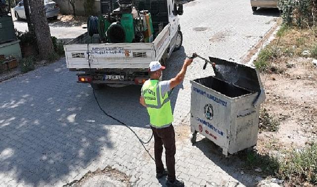 Burhaniye Belediyesi Sağlık İşleri Müdürlüğü ekipleri 12 Kişi ve 5 araç ile yılın 12 ayı yaptığı ilaçlama çalışmalarına yaz sezonunda hız kazandırdı.