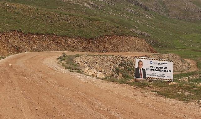 Büyükşehir’den Elmalı’da yol çalışması