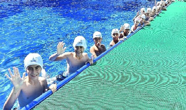 İzmir’de havuzlar kuruldu çocuklar mutlu