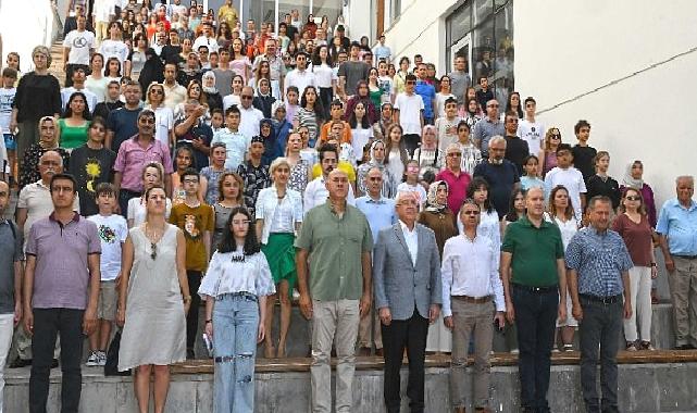 Karabağlar Belediyesi’nden başarılı öğrencilere bisiklet armağanı