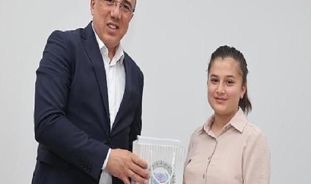 Nevşehir Belediyesi LGS’de ilk 50’ye giren Öğrencileri ödüllendirdi 