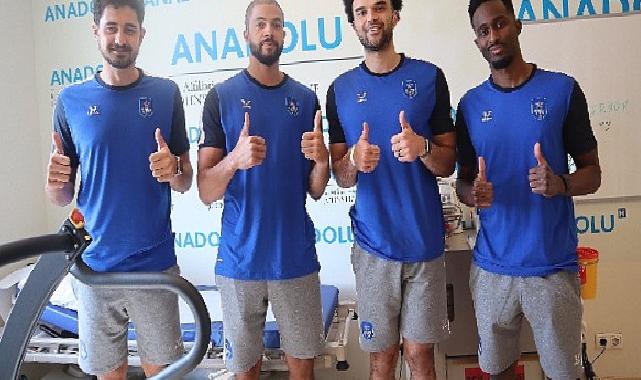 Anadolu Efesli 4 basketbolcu sağlık kontrolünden geçti