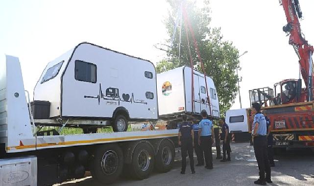 Antalya Konyaaltı Sahili’nde Karavanlar tahliye ediliyor