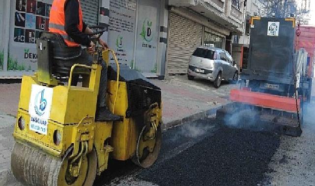 Bağcılar’da yollar asfaltlanarak güvenli hale getiriliyor