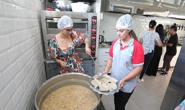 Bayraklı’da aşure bereketi