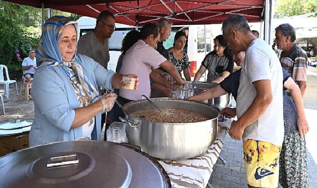 Çıralı Mahallesi’nde vatandaşlara aşure ikramı