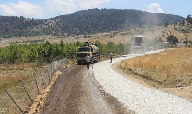 Finike Ördübek yayla yolunda asfalt çalışması