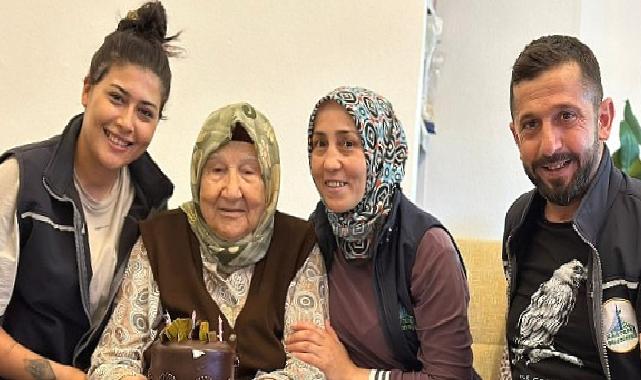 Kartepeli Ayşe Nene 82 Yaşında İlk Kez Doğum Günü Kutladı