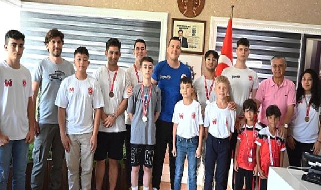 Kemer Belediyesi Kick Boks takımından Başkan Topaloğlu’na ziyaret