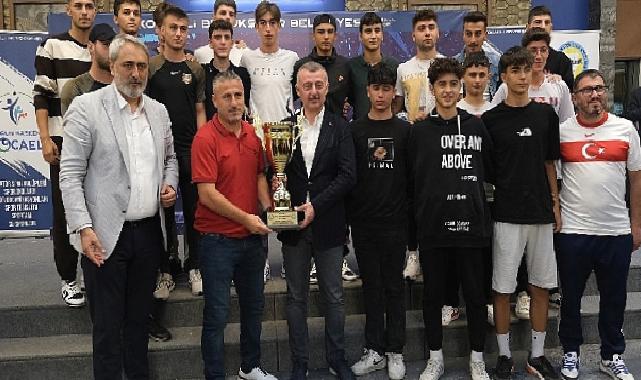 Amatör Futbolda Şampiyonlar Kupalarına Kavuştu