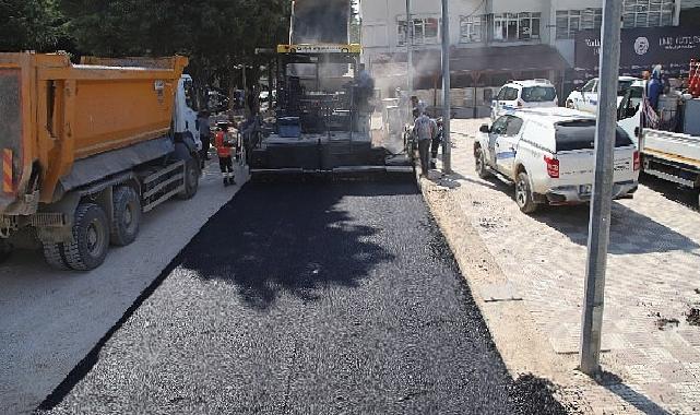 Antalya Büyükşehir’den Elmalı Hükümet Caddesine sıcak asfalt