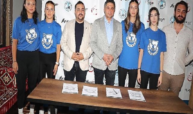 Başkan Serkan Acar, Aliağa’nın Profesyonel Kadın Voleybolcularıyla Bir Araya Geldi