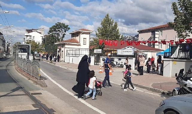 Büyükşehir Zabıtası Okul Önlerinde, Çocuklar Güvende