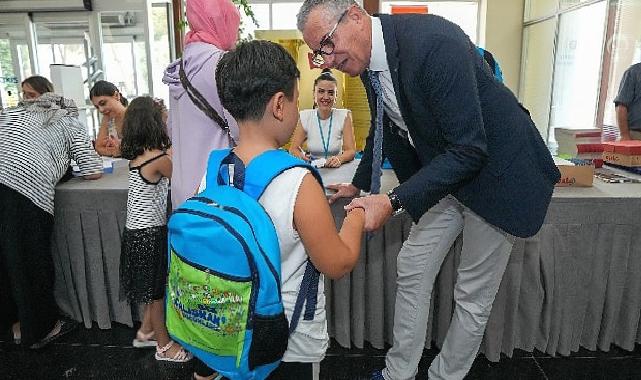 Gaziemir Belediyesi’nden bin 746 öğrenciye okul çantası