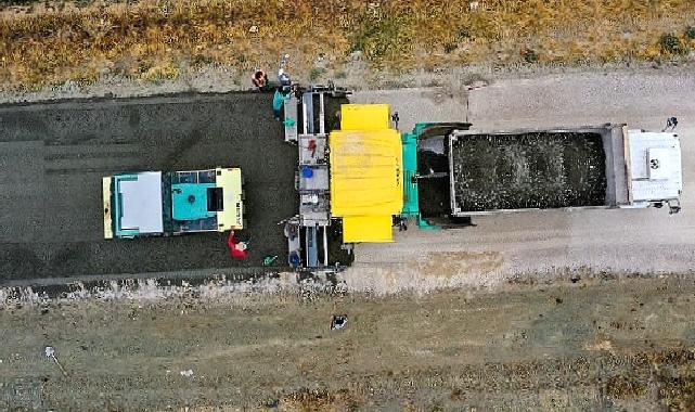 Van Büyükşehir’den Çaldıran’da beton yol çalışması