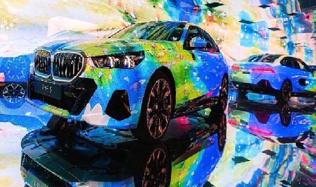 Yeni BMW i5’ten ilham alan “The Electric AI Canvas” enstalasyonu Art Basel’den sonra Contemporary Istanbul’a geliyor