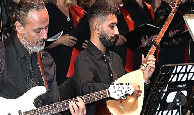 100 kişilik Türk Halk Müziği Cumhuriyet Korosu Kemer’de konser verdi