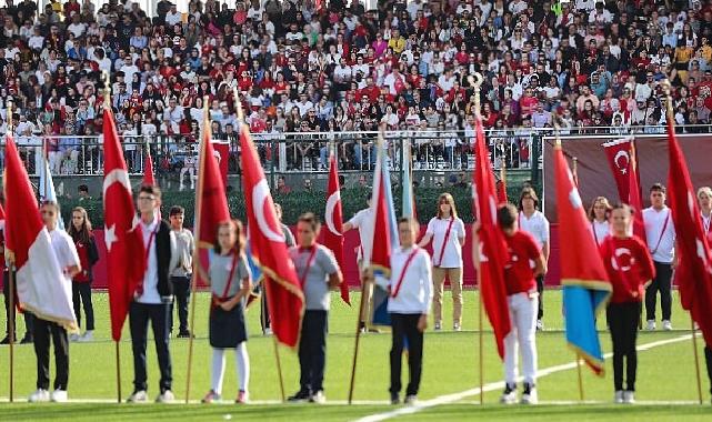 Aliağa Cumhuriyet İçin Atatürk Stadına Koştu