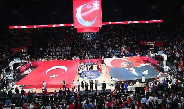 Anadolu Efes, Cumhuriyetimizin 100. Yılını Taraftarlarıyla Kutladı