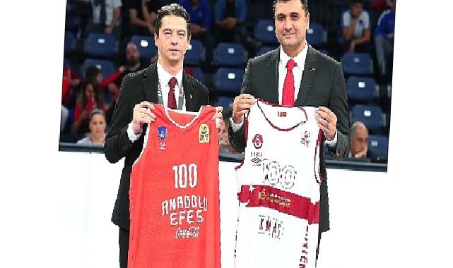 Anadolu Efes, cumhuriyet’imizin 100.yılını taraftarlarıyla kutladı