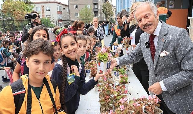 Bayrampaşa’da okullar begonya ile renklendi