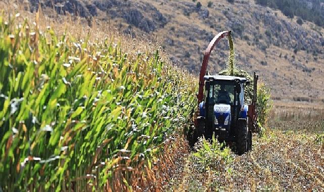 Büyükşehir Belediyesi Korkuteli Taşkesiği Mahallesi’ne Silaj Makinesi Hibe Etti