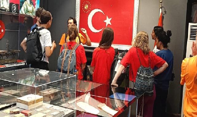 DEÜ Yabancı Uyruklu Öğrencilerine Türk Kültürünü Tanıtıyor