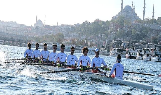 Genç sporcular Cumhuriyet’in 100. Yılında dostluk için 10. kez kürek çekti