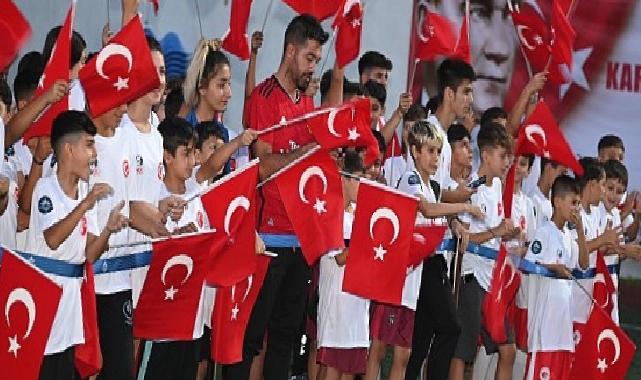 Karabağlar Belediyesi’nin düzenlediği futbol turnuvası yoğun ilgiyle gerçekleştirildi