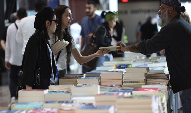 Kitap Fuarı Kapılarını Kocaeli Marşıyla Açtı