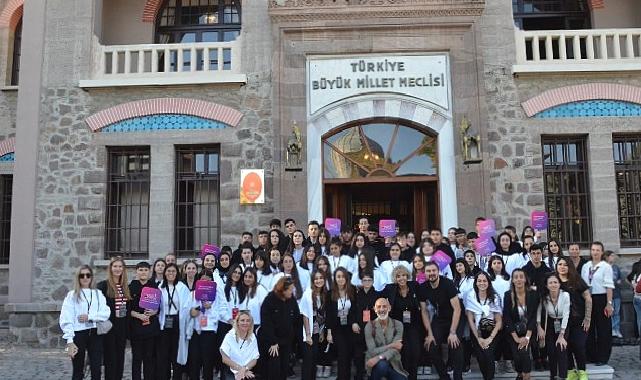 Toçev, cumhuriyet’in 100.yılında 100 çocuk ile birlikte Atatürk’ün huzuruna çıktı