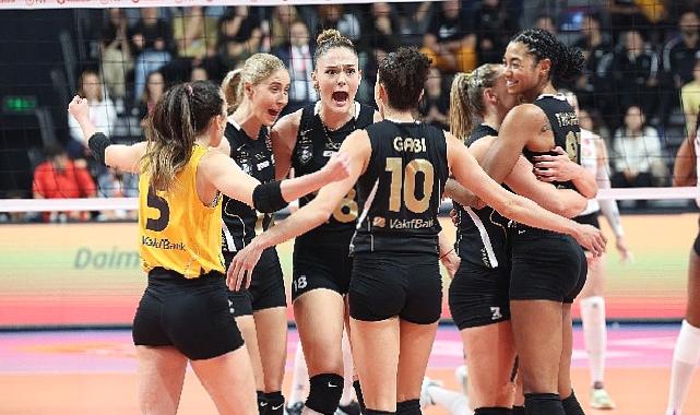 VakıfBank, derbide zaferi 3-0 ile aldı