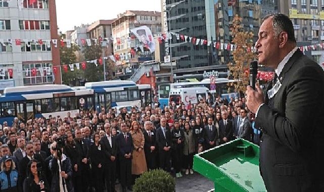 Çankaya belediyesi önünde Atatürk’e saygı duruşu