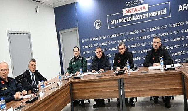 Antalya Büyükşehir Belediyesi afetzedelerin yanında