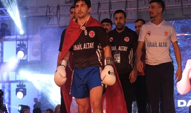 Kocaeli’de kick boks fırtınası esti;Dövüşçüler ringin tozunu attırdı